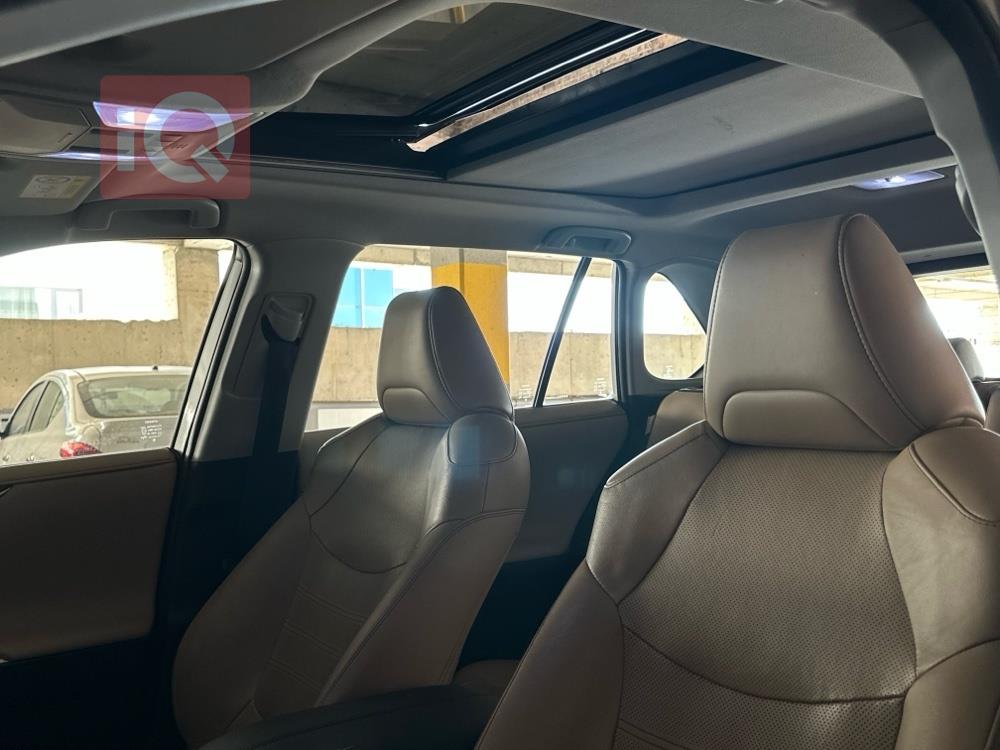 تۆیۆتا ڕاڤ 4